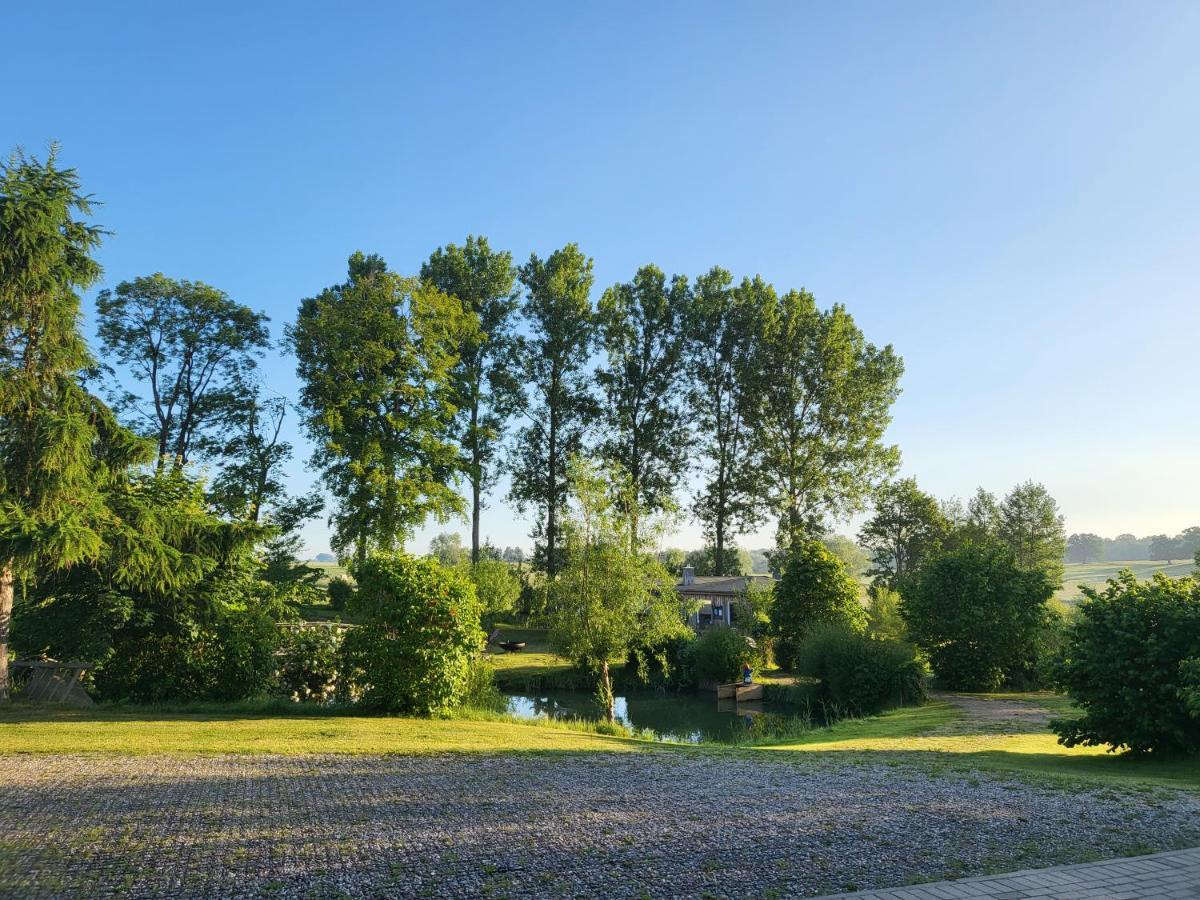 Peenehof Koeppen - Ferienwohnungen & Schlaffaesser Jordenstorf Esterno foto