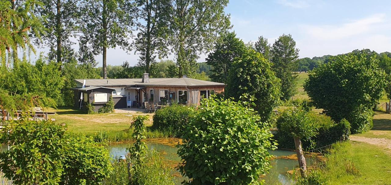 Peenehof Koeppen - Ferienwohnungen & Schlaffaesser Jordenstorf Esterno foto