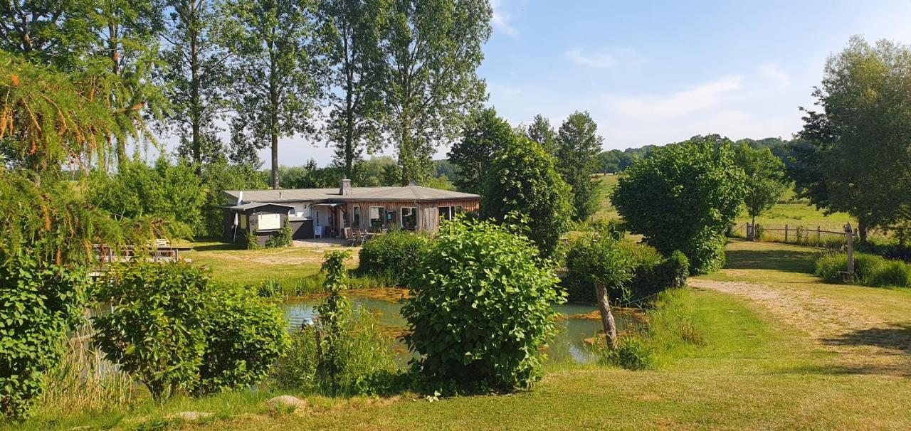 Peenehof Koeppen - Ferienwohnungen & Schlaffaesser Jordenstorf Esterno foto