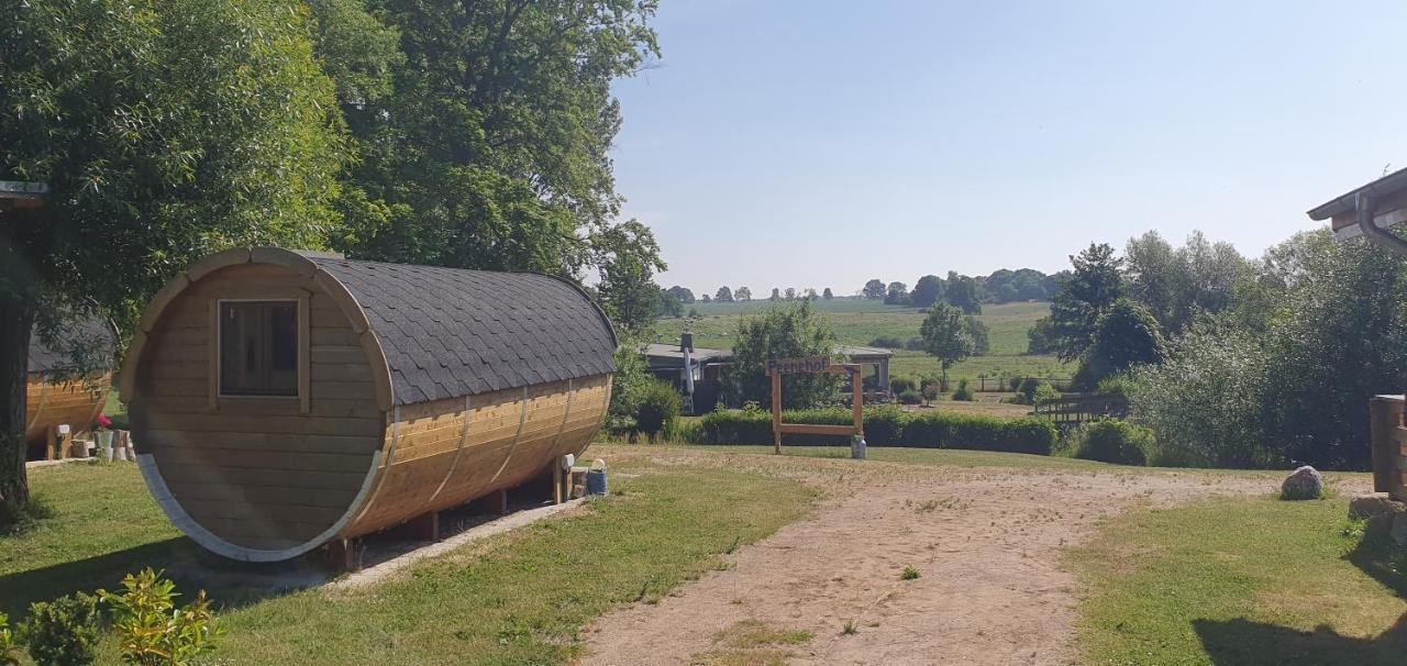 Peenehof Koeppen - Ferienwohnungen & Schlaffaesser Jordenstorf Esterno foto