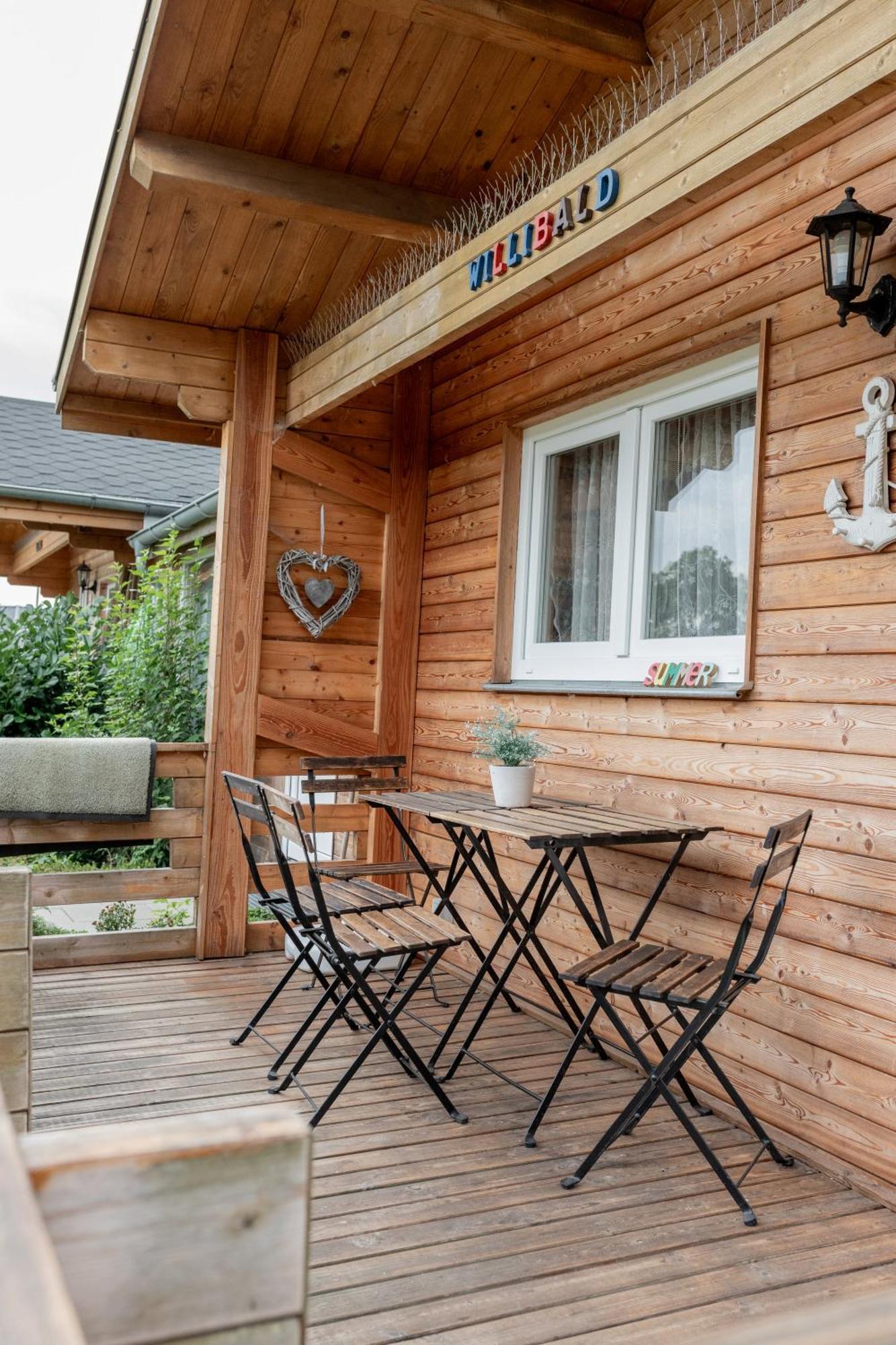 Peenehof Koeppen - Ferienwohnungen & Schlaffaesser Jordenstorf Esterno foto