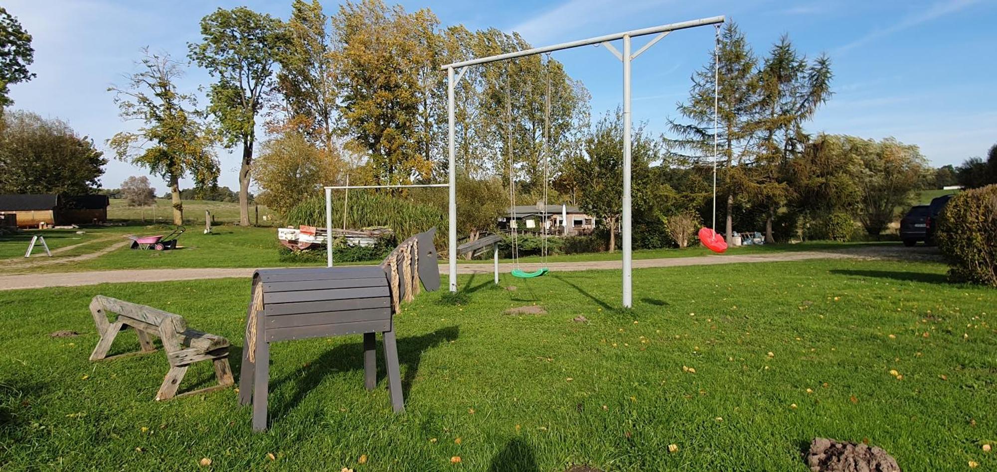 Peenehof Koeppen - Ferienwohnungen & Schlaffaesser Jordenstorf Esterno foto