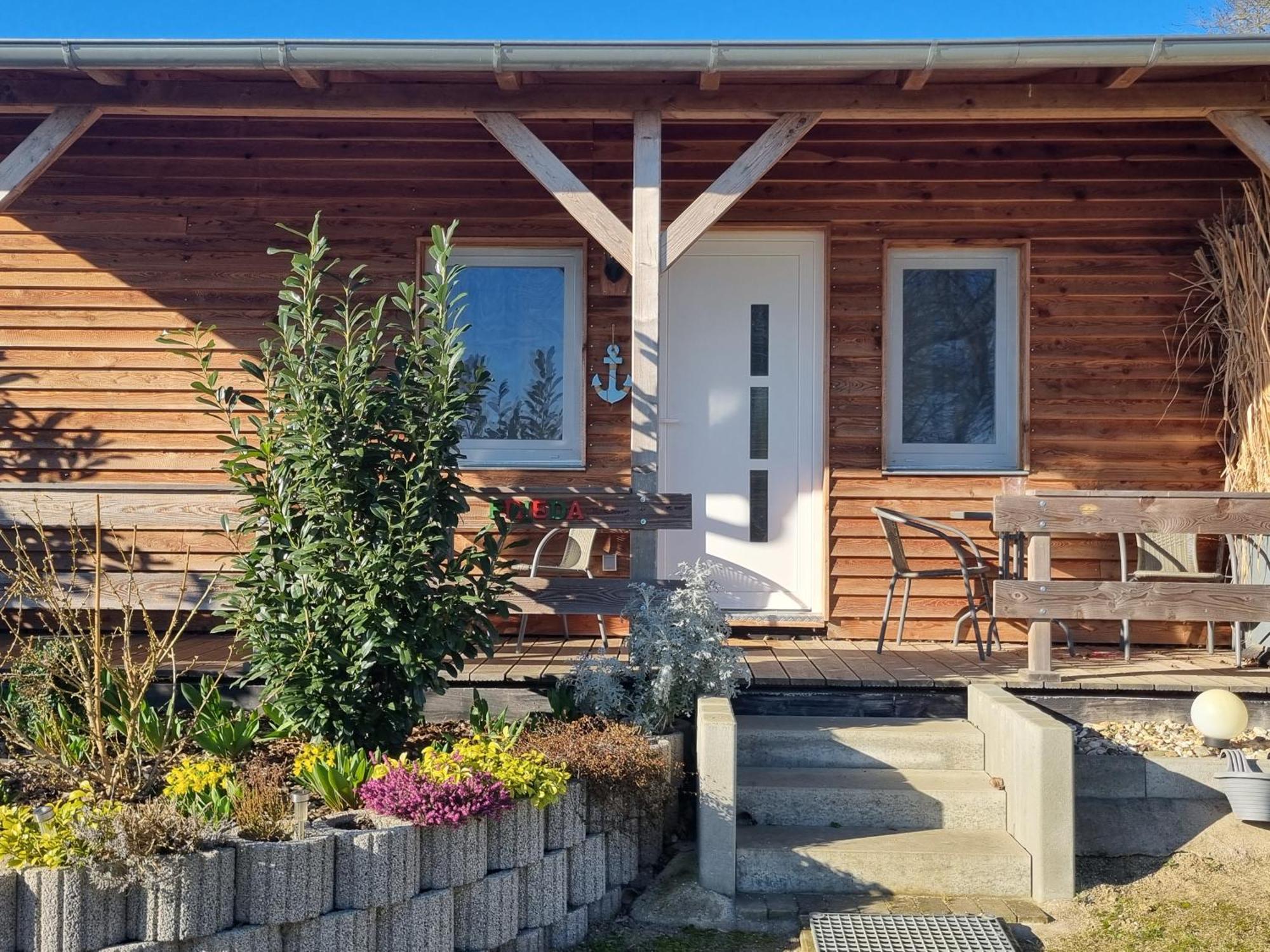 Peenehof Koeppen - Ferienwohnungen & Schlaffaesser Jordenstorf Esterno foto
